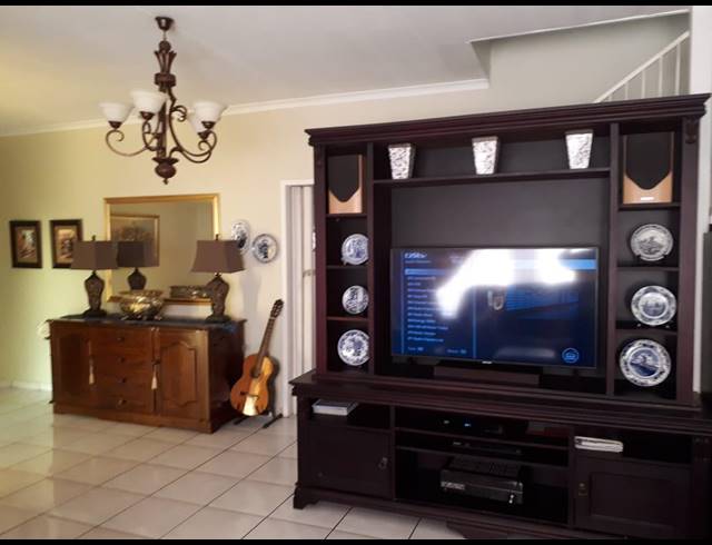 4 BEDROOM HOUSE SOLD IN MAGALIESKRUIN